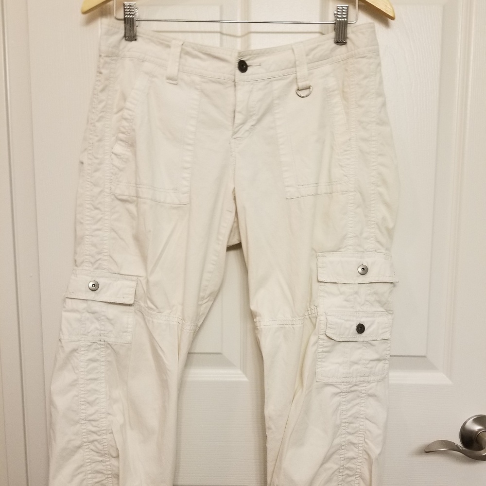 White Apt 9 Utility Capri's